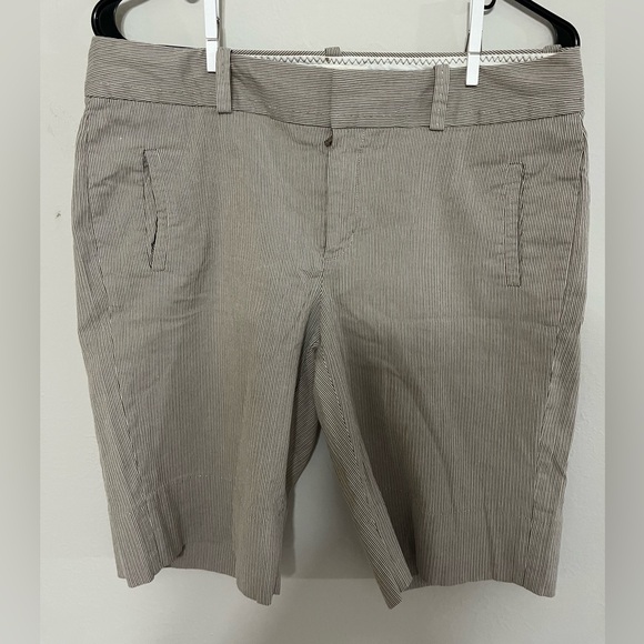Banana Republic Pants - Banana Republic Women’s Pinstriped Shorts